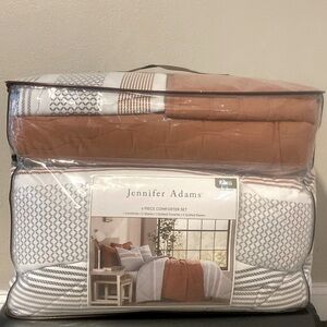 Jennifer Adam’s 6 PIECE COMFORTER KING SIZE SET item#1796180